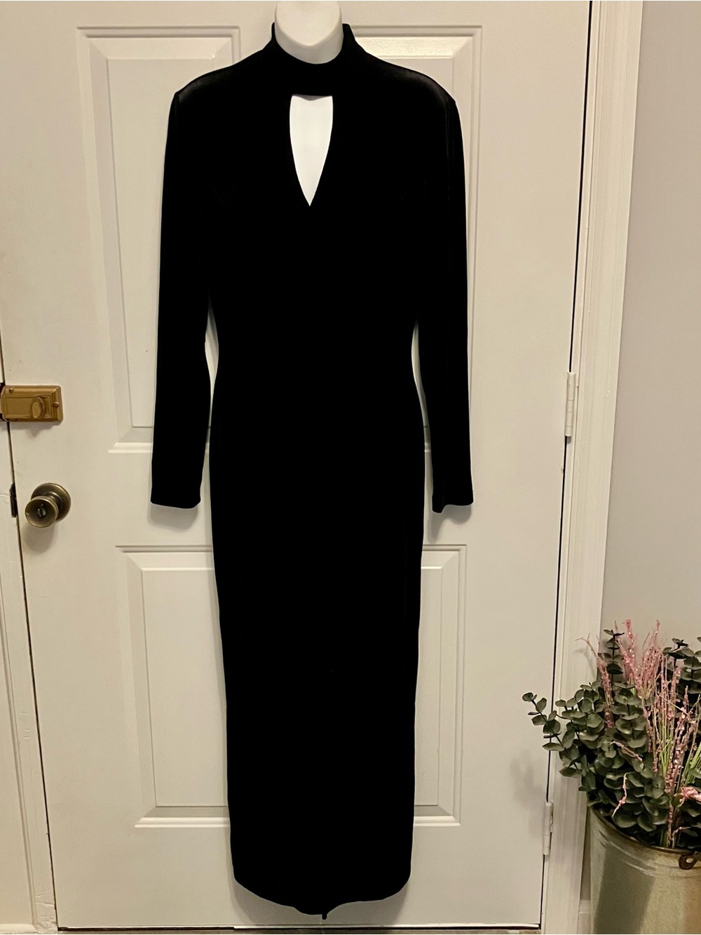 Seeler Sz Small/Medium Long Sleeve Black Keyhole Velvet Maxi Dress Women’s